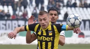 {{ otherArticle[0].article.title }}