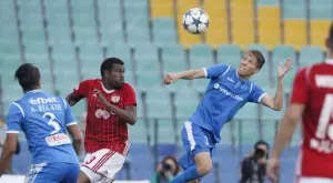 Футболен фен отбелязва Левски - ЦСКА със...салата