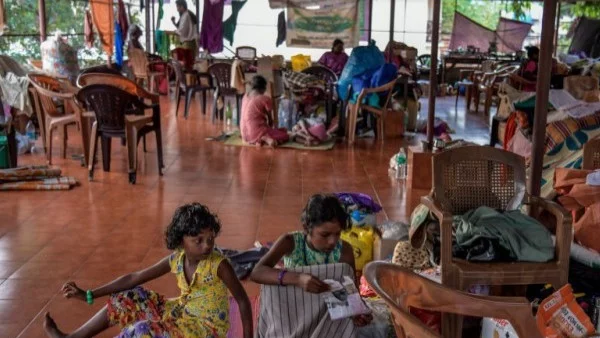 Над 1 млн. души са без дом след наводнения в Индия