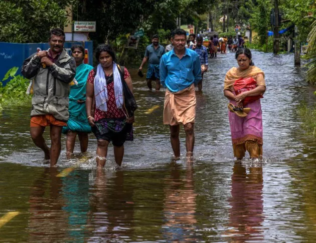 Повече от 6 хиляди евакуирани в Индонезия заради наводнения 