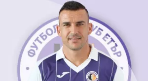 Немислимо: Капитанът и треньор на Етър се сбиха на тренировка, окървавиха се