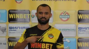 {{ otherArticle[0].article.title }}