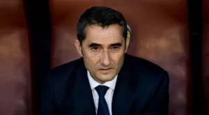 От Барселона скочиха на съдията заради червения картон