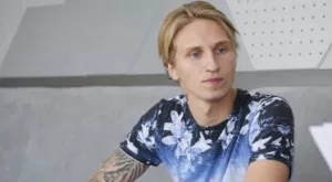 {{ otherArticle[0].article.title }}