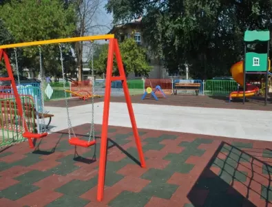 Възрастни жени нападнаха майка и дете със специални потребности на детска площадка