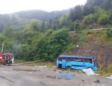 Жертвите на автобусната катастрофа край Своге станаха 19