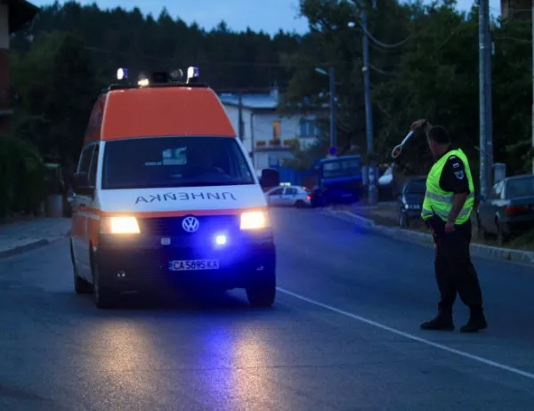 Мъж почина, след като бе блъснат от микробус в София