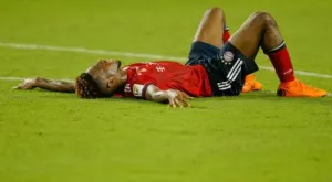 СНИМКИ: Коман получи сериозна контузия на старта на Бундеслигата