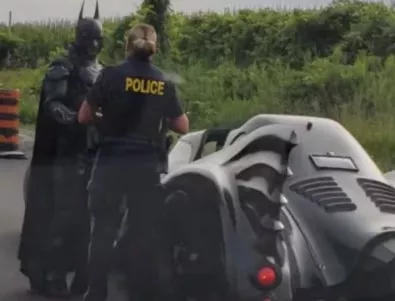 Полиция спря Батман за шофиране с превишена скорост (ВИДЕО)