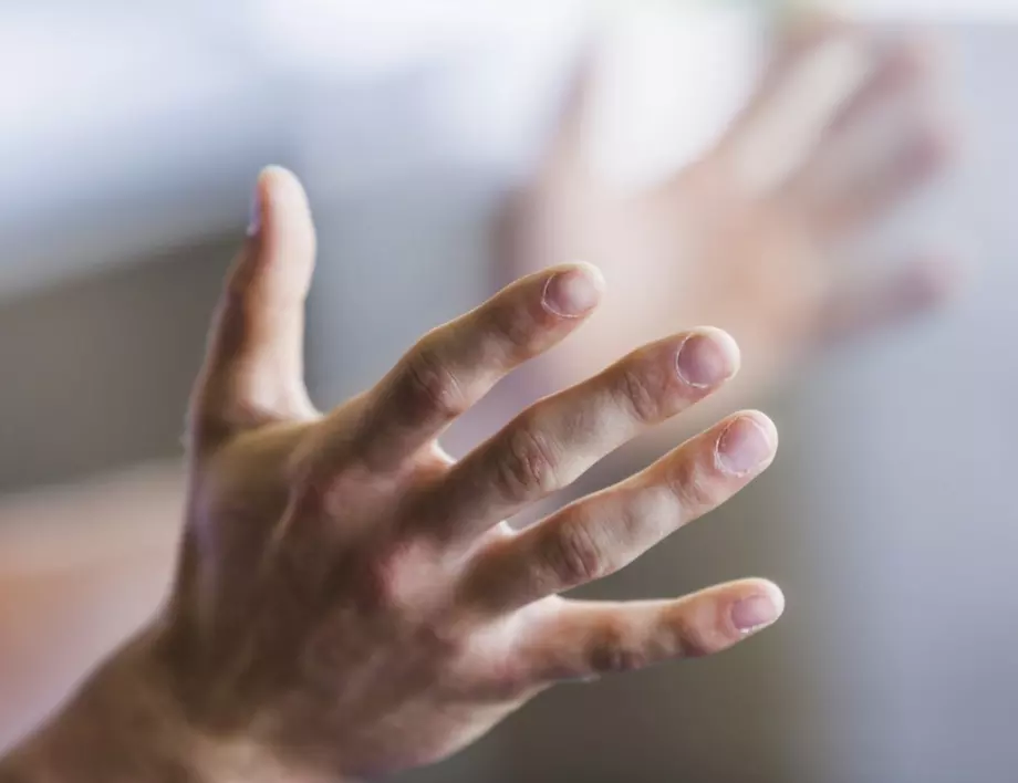 Изтръпването на ръцете е симптом, който НЕ ТРЯБВА да игнорирате