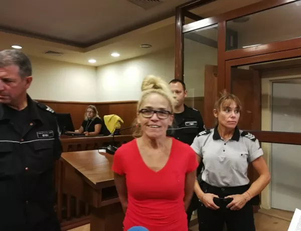 Отложиха делото на Иванчева, тя се оплака от условията в ареста и обеща "новини"