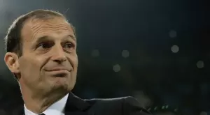 Ювентус избира между Кавани, Влахович и талант от Сасуоло