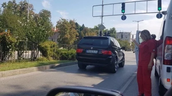 Мъж с джип нападна жена и болния ѝ съпруг (СНИМКИ)