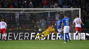 Спорна дузпа спаси Италия срещу Полша