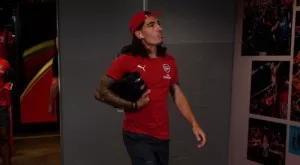 Скандалният Бейерин: Феновете ме наричат "лесбийка" (СНИМКИ)