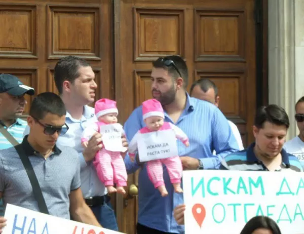 Общински съветник внася подписка срещу травеститите и хамалите в София
