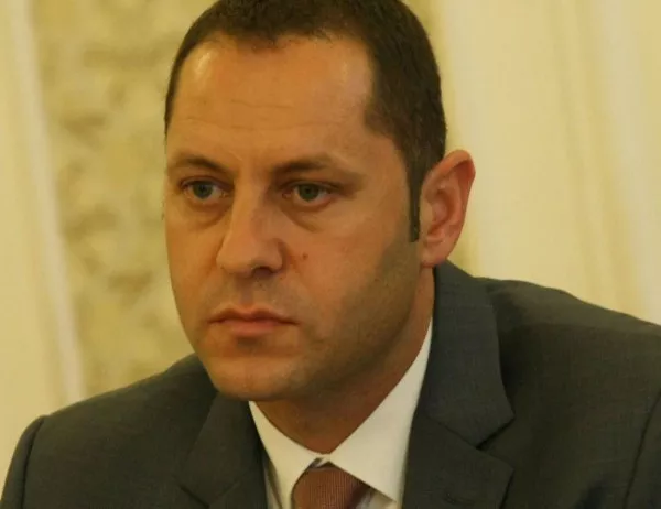 Зам.-министър Манолев подаде оставка заради разследването на имота му