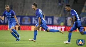 {{ otherArticle[0].article.title }}