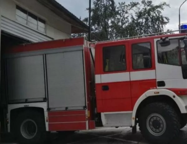Пожарите в индустриалната зона на Сливен са овладени