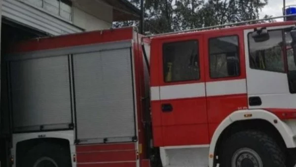 Пожарите в индустриалната зона на Сливен са овладени