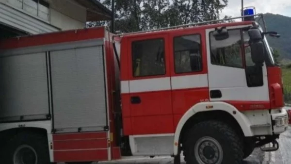 Изгоря покрив на къща в Дупница