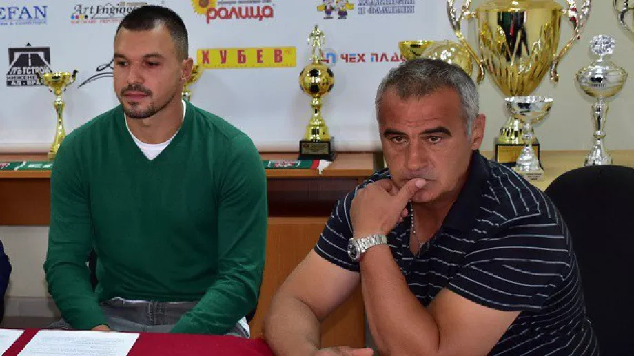 Официално: Валери Божинов подписа с клуб от Първа лига