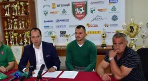 {{ otherArticle[0].article.title }}