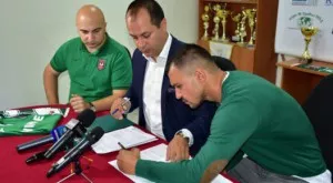 {{ otherArticle[0].article.title }}