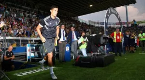 {{ otherArticle[0].article.title }}