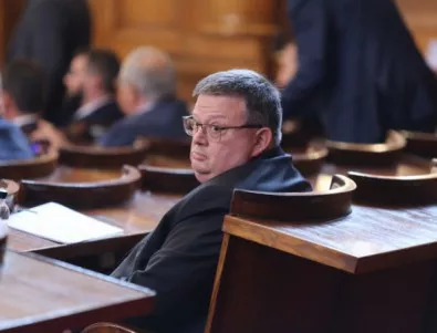Цацаров поиска имунитета на Марешки, Йончева и още четирима депутати