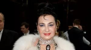 {{ otherArticle[0].article.title }}