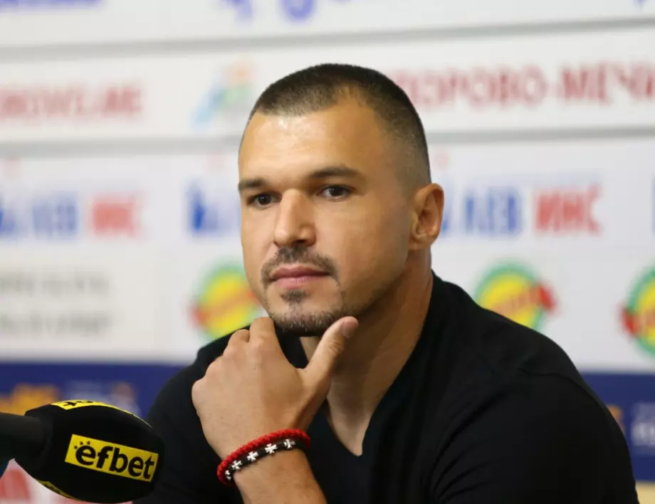 Валери Божинов става играещ треньор във Втора лига