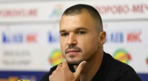 {{ otherArticle[0].article.title }}