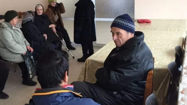 Стотици килограми храни събраха асеновградчани в помощ на възрастни хора