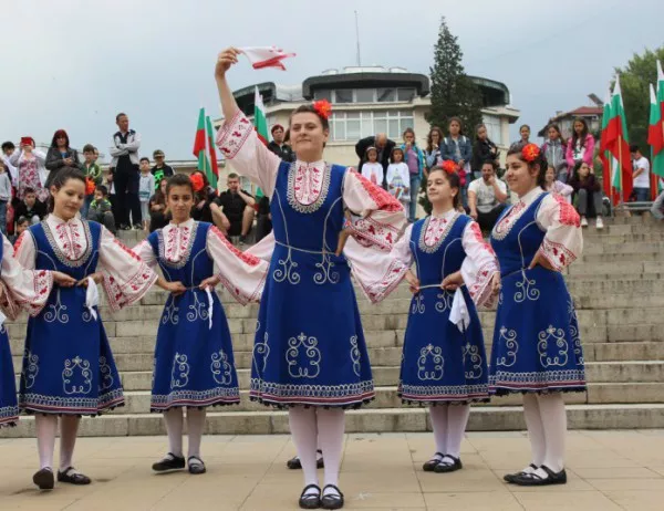 Кино, театър и фолклорен фестивал на Есенните празници в Асеновград