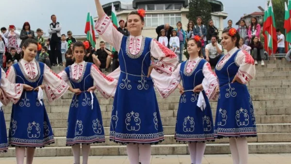 Кино, театър и фолклорен фестивал на Есенните празници в Асеновград