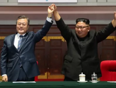 Историческо: Северна и Южна Корея се свързаха чрез път през границата