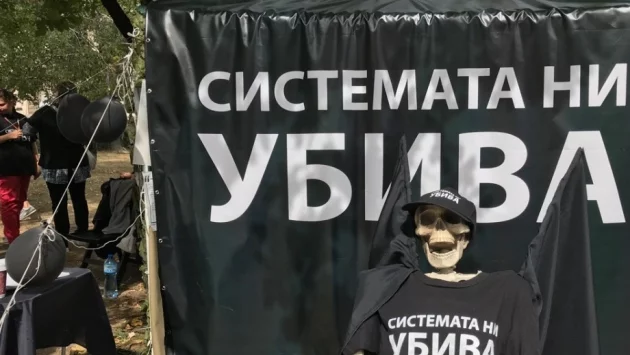 Майките от „Системата ни убива“ искат оставката на Валери Симеонов