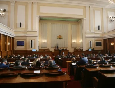 Депутатите преодоляха поредно президентско вето, цивилен ще може да оглави служба 