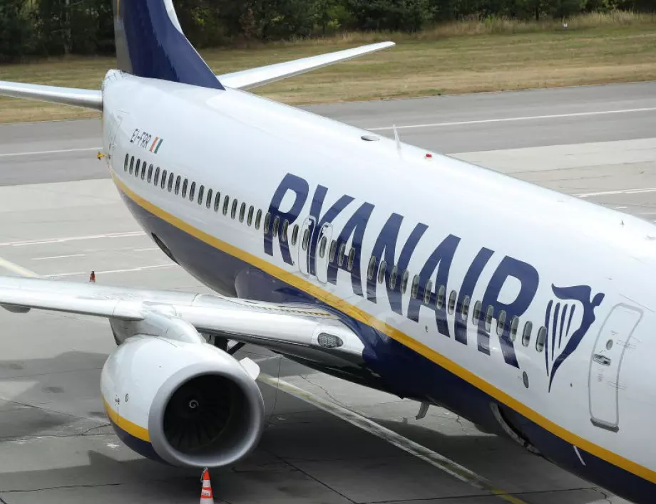 Започва проверка по случая със свалената от Ryanair майка на малко дете