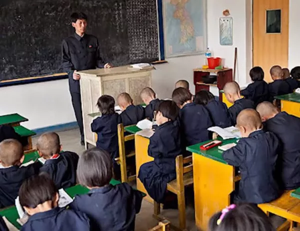 Вижте как изглеждат училищата в Северна Корея (ВИДЕО)