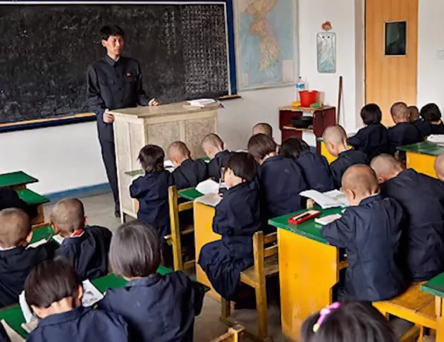 Вижте как изглеждат училищата в Северна Корея (ВИДЕО)  