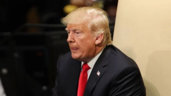 Рейтингът на Тръмп пак тръгна надолу