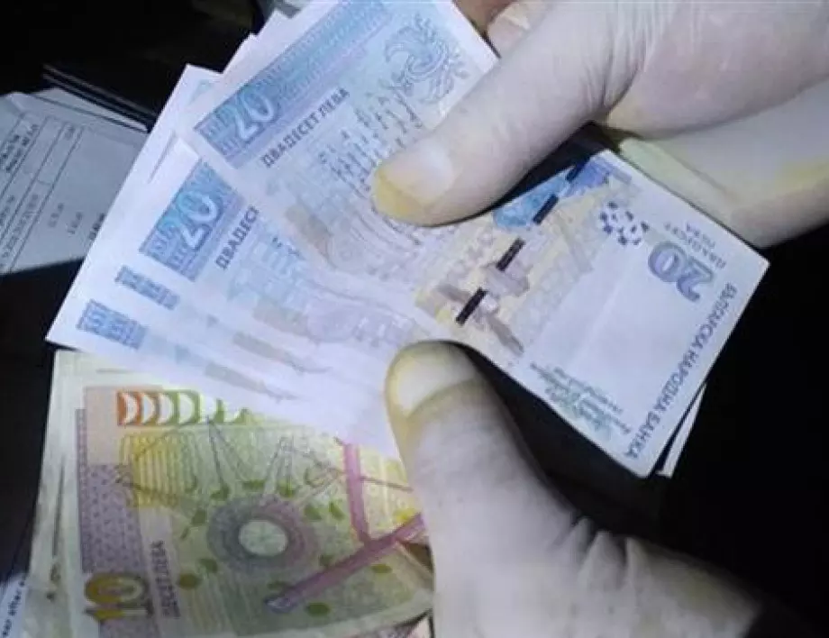 Възрастна жена от Кюстендилско даде на телефонин измаманици 1000 лева и сребърни монети