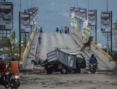 Земетресение с магнитуд 7,6 разтърси Източна Индонезия, властите са в очакване на цунами