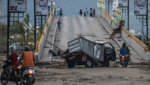 Индонезия отново се люлее, силно земетресение и в Мексико