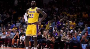 ЛеБрон Джеймс започна със загуба в неофициалния си дебют за Лейкърс