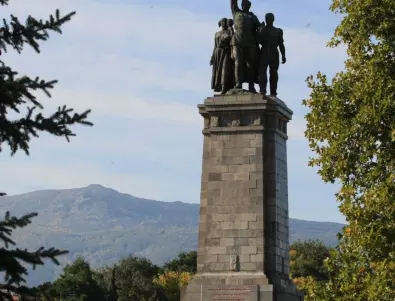 ТАСС: Вандали оскверниха Паметника на Съветската армия в София
