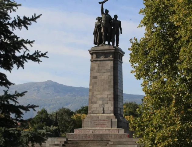 Експерт: Паметникът на Съветската армия да е с надпис "България на всичко"