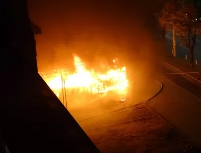 Такси се е запалило в Бургас, изгоряла е още една кола